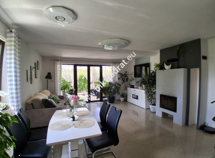 Dom 306 m² z dużą działką 3143 m²+budynki gościnne Many