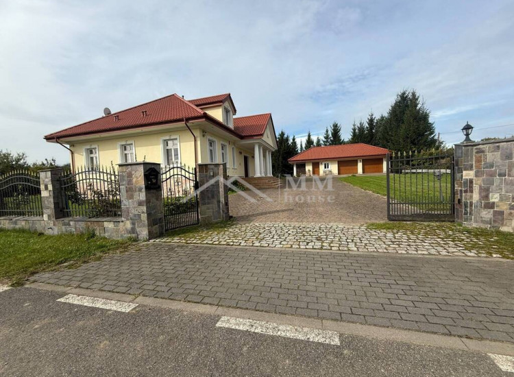 Dąbrowa:Ekskluzywna nieruchomość na końcu świata. Dąbrowa