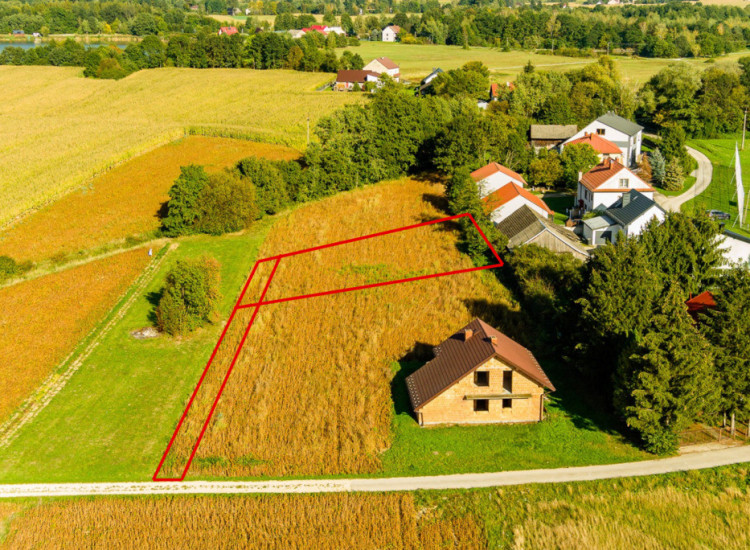 DZIAŁKA BUDOWLANA 11 ARÓW W RYLOWEJ Rylowa
